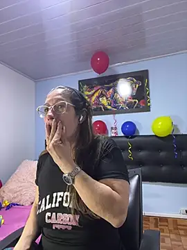 kaylaMinov_ webcam