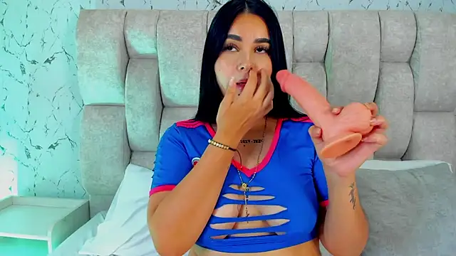 IvvonyMonroe webcam
