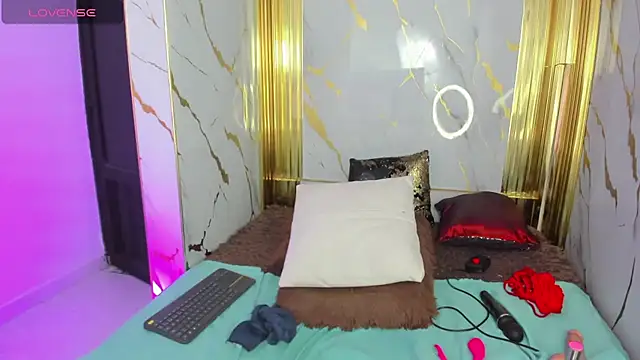 dianamilf live cam on StripChat