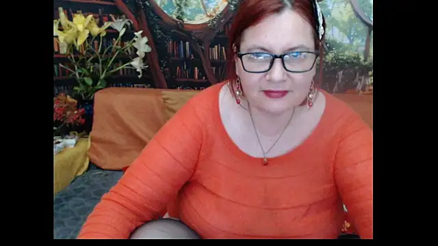 PlayfullMature live cam on StripChat