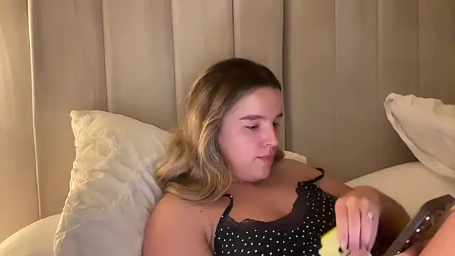 maisiesmithx - Maisiesmithx's free webcam - UK Sex Cams