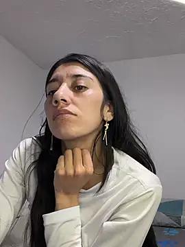 KiraKayLeiigh webcam