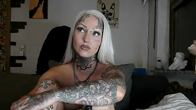 RoxxyInk webcam