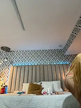 chiarabonds - Chiarabonds's free webcam