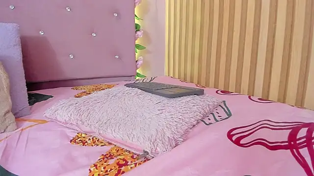 lovely__kiss__ webcam