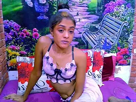 IndianPretty14u2Luv webcam