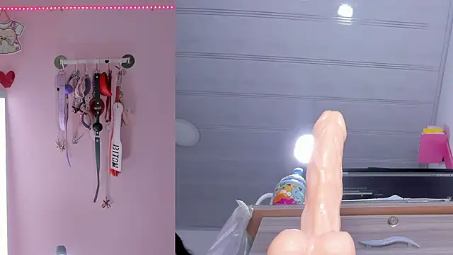 emily_foxxxii live cam on StripChat