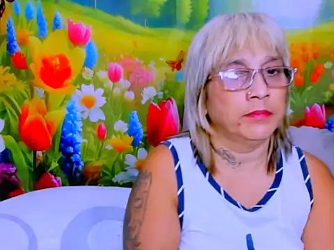 indianroxy webcam