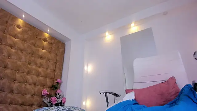 violet_giraldo live cam on StripChat