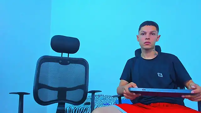 Thomas-Wil Live Web Cam Show