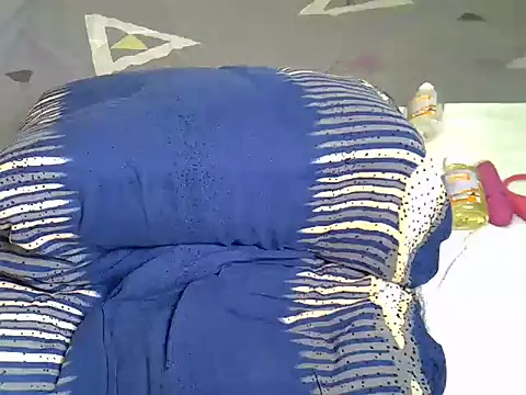 Pearl_petite webcam