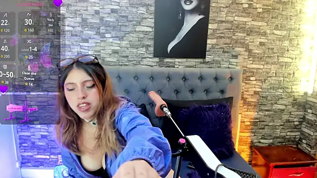 AngeliqueGirard live cam on StripChat