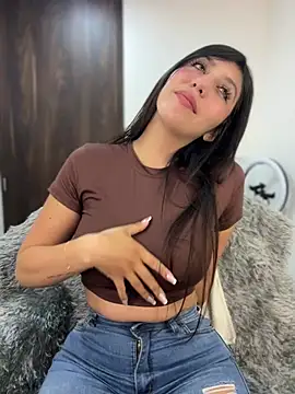 MiaJones21 webcam