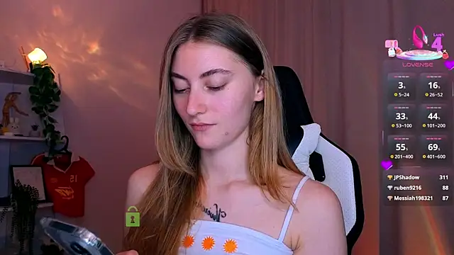 lady_curls webcam