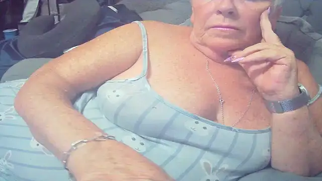 Playful_MILF_Demi webcam
