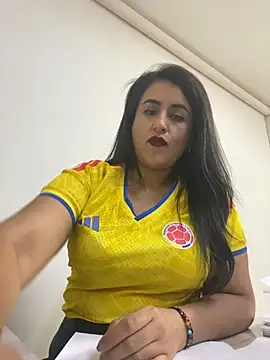 MADAMELUNAXXX webcam