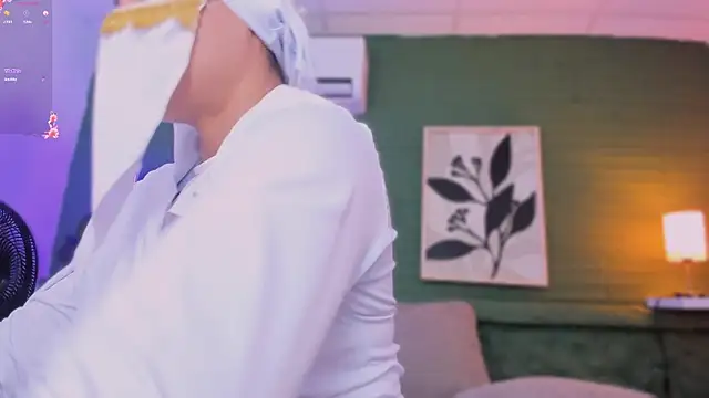 aisha_k webcam