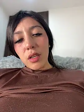 MiaJones21 live cam on StripChat