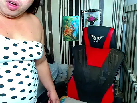 UnCut_Cock_Ts webcam