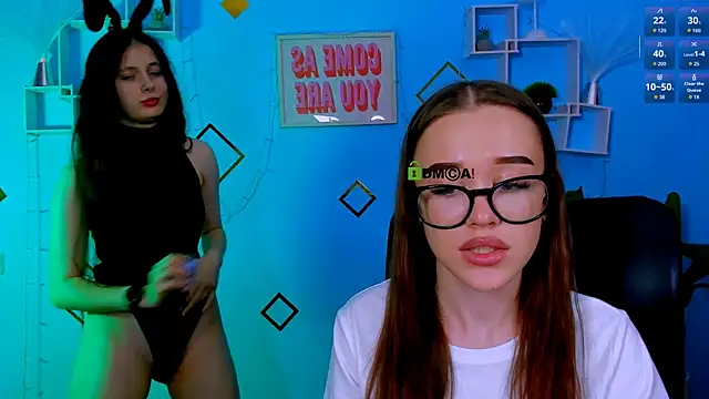 nami_glow webcam