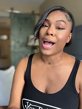 CandyLuxxxx webcam