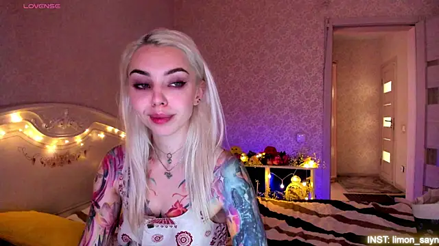 LillyMoure_ webcam