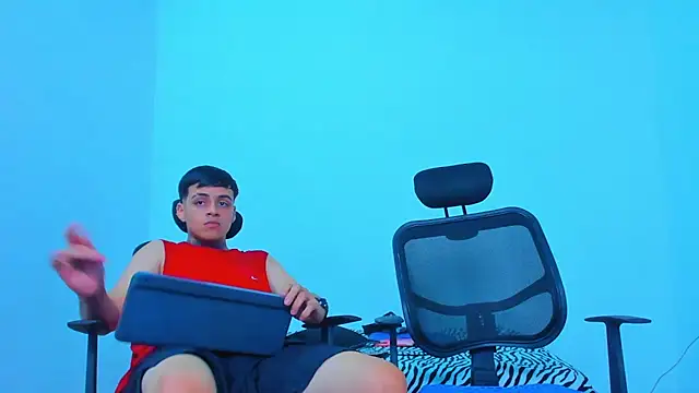 Thomas-Wil Live Web Cam Show
