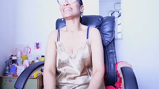 Aries_Mature webcam