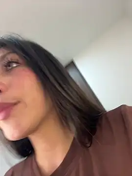 MiaJones21 webcam