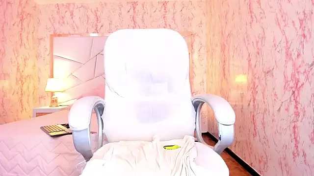 Emily_Whinfre webcam