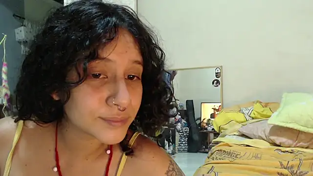AlinaWoolf_ webcam