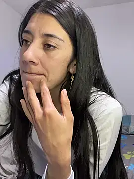 KiraKayLeiigh webcam