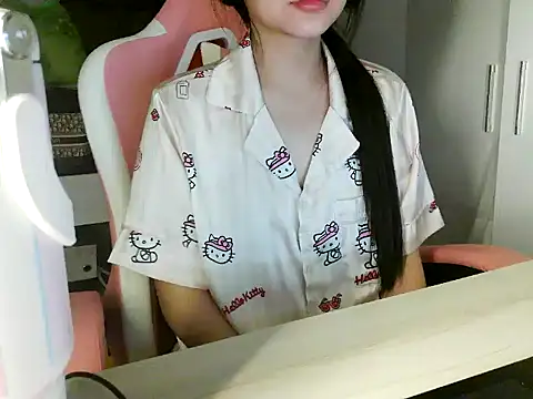 lucienguyen live cam on StripChat