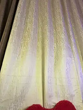 KARISHMA-STRIP live sex cam