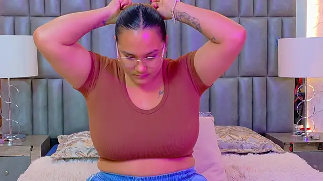 MiaLaurents webcam