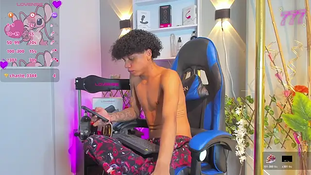 _taylor_black webcam