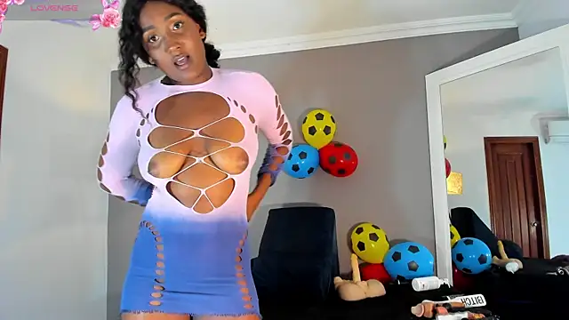 NAOMY_COOPER webcam