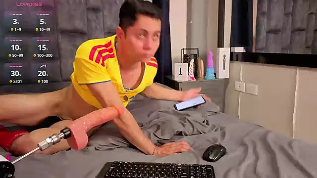 LeoMonnroe webcam