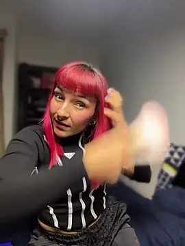 Amelie-RedHoney webcam