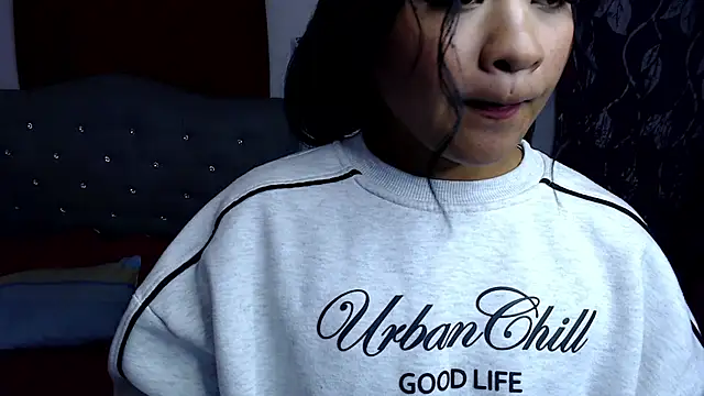 leomie_bankss_scarlet webcam