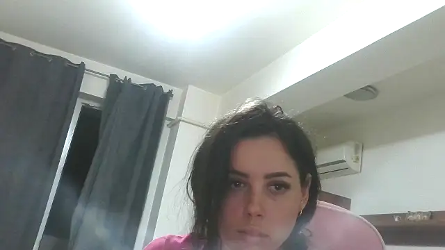 LovelyJulliette webcam
