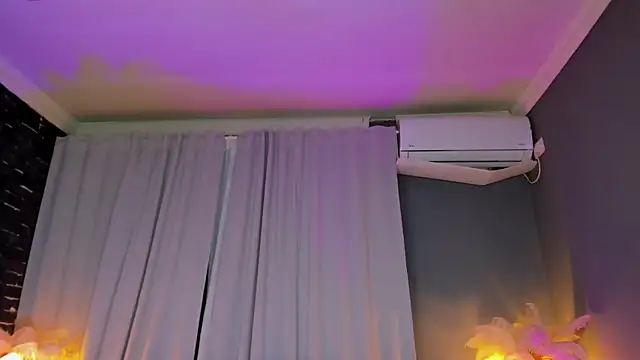 AmedeeaBanks Live Web Cam Show