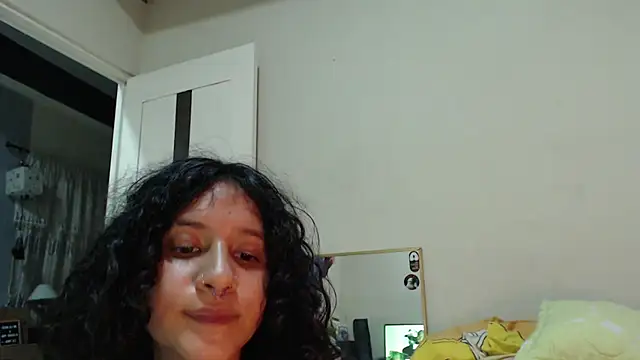 AlinaWoolf_ webcam