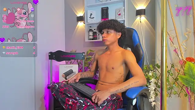 _taylor_black webcam