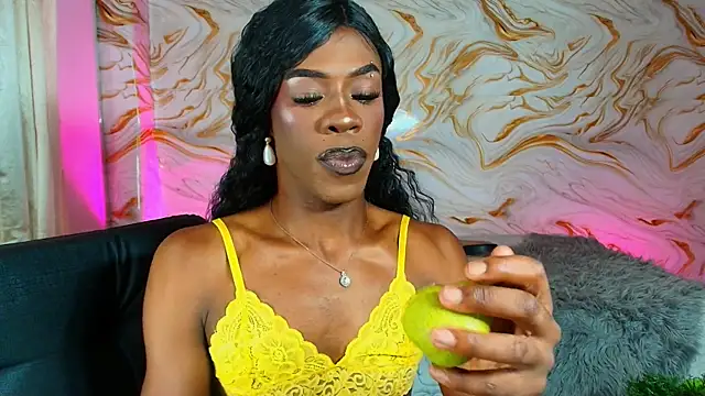 EbonyHansNight webcam