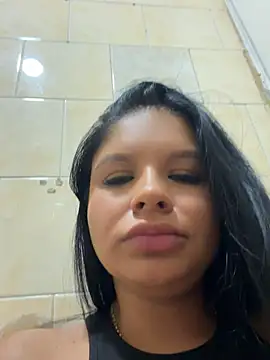 Elara_Luxe webcam