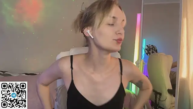 _Vikky_Moon_ webcam
