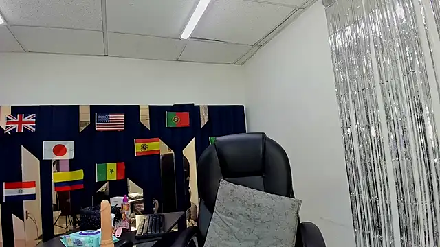 Aisha_hotts777 webcam