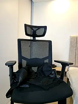 Maya_Lewis webcam
