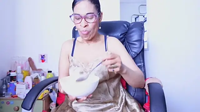 Aries_Mature webcam